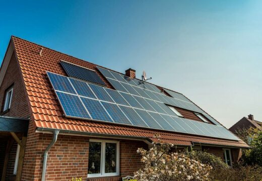 A proposta de redución do IBI nun 50% a quen instale paneis solares na súa vivenda chega tarde e mal.